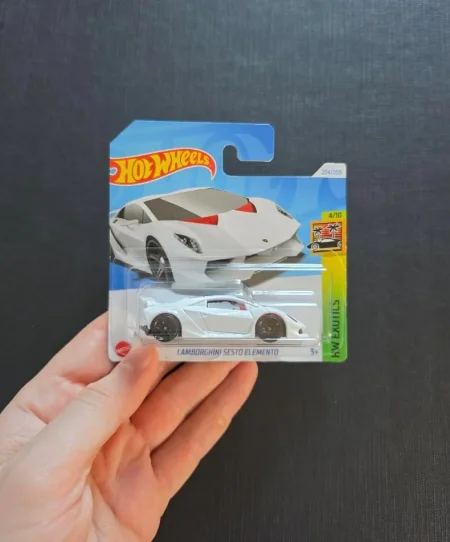 Tirane, shes Makina metalike modele te vecanta 10 €