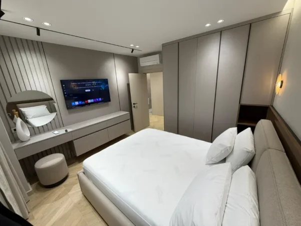 Tirane, jepet me qera apartament 1+1 Kati 4, (myslym shyri)