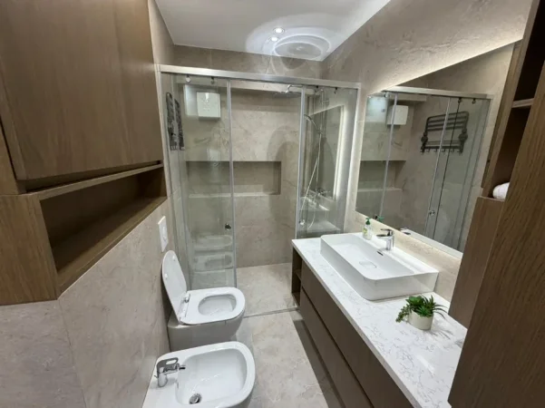 Tirane, jepet me qera apartament 1+1 Kati 4, (myslym shyri)