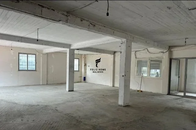 Tirane, jepet me qera magazine Kati 0, 120 m² 2.000 € (ZOGU I ZI)