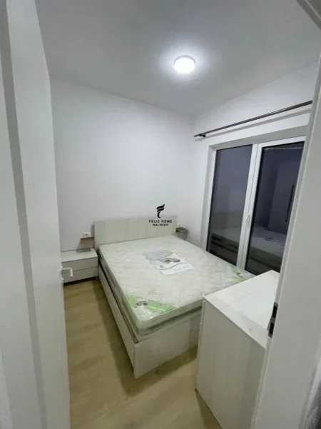 Tirane, jepet me qera apartament 1+1 Kati 9, 55 m² 380 € (ALI DEMI)