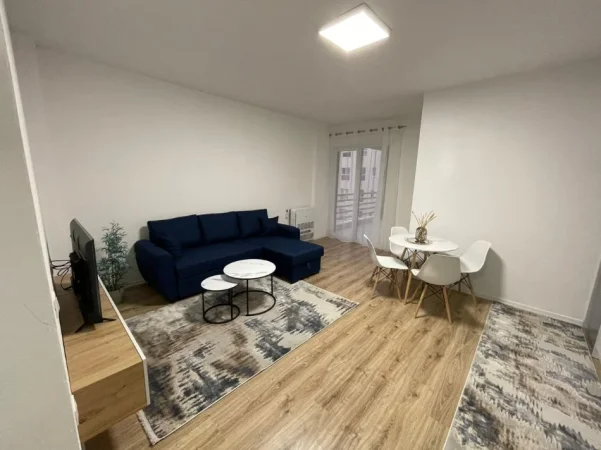 Tirane, jepet me qera apartament 1+1+Ballkon Kati 6, 62 m² 570 € (Laprake)