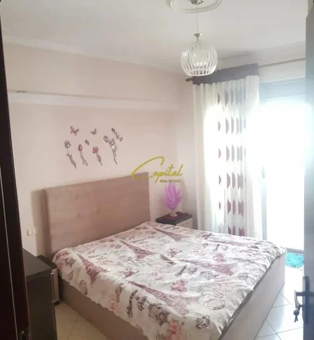 Tirane, jepet me qera apartament 2+1 Kati 4, 90 m² 400 € (YZBERISHT)