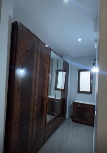 Tirane, jepet me qera garsonier 1+1 Kati 3, (YZBERISHT)