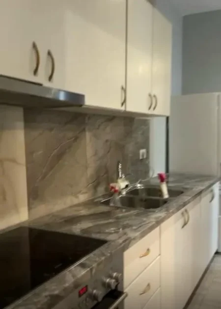 Tirane, jepet me qera garsonier 1+1 Kati 3, (YZBERISHT)