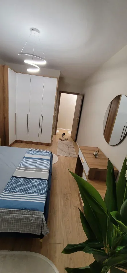 Tirane, jepet me qera apartament 2+1 Kati 4, 98 m² 880 € (KOMUNA E PARISIT)