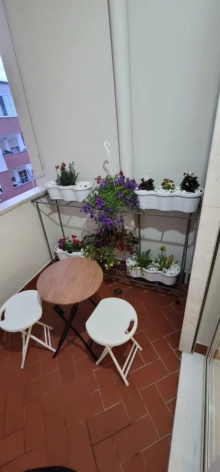 Tirane, jepet me qera apartament 2+1 Kati 4, 98 m² 880 € (KOMUNA E PARISIT)