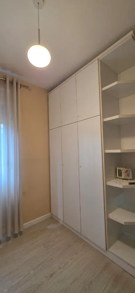 Tirane, jepet me qera apartament 2+1+Aneks+Ballkon Kati 4, 88 m² 700 € 