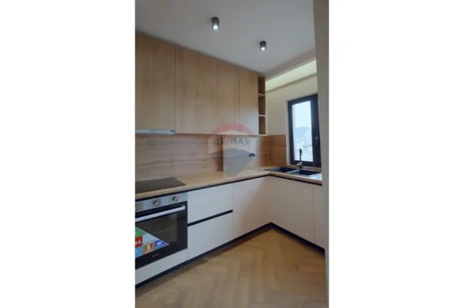 Tirane, shitet apartament 2+1+Ballkon Kati 5, 104 m² 240.000 € (Rruga e Kavajes)