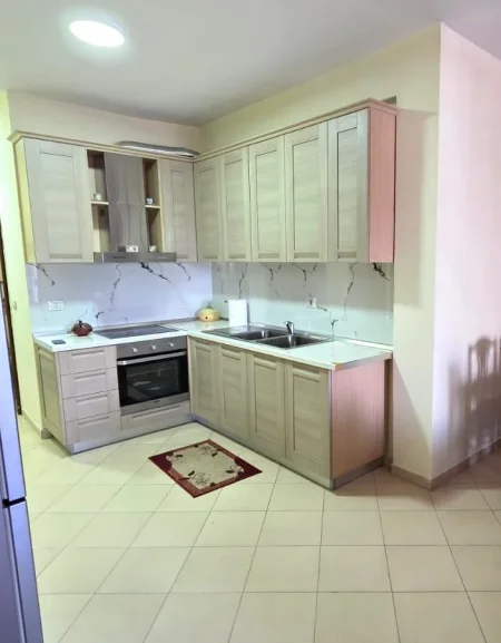 🔥 JEPET SUPER APARTAMENT ME QERA 2+1 TEK PAZARI I RI 🔥,  750 Euro