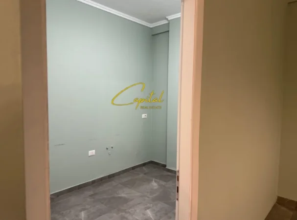 Tirane, jepet me qera zyre Kati 2, 70 m² 500 € (RRUGA E DIBRES)