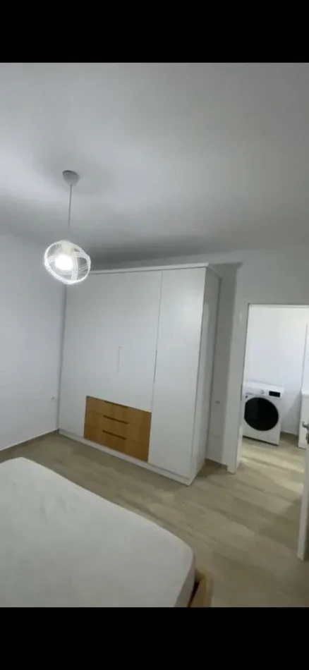 Tirane, jepet me qera apartament 1+1 Kati 1, 65 m² 500 € (Rruga Deshmoret E Fekenit)