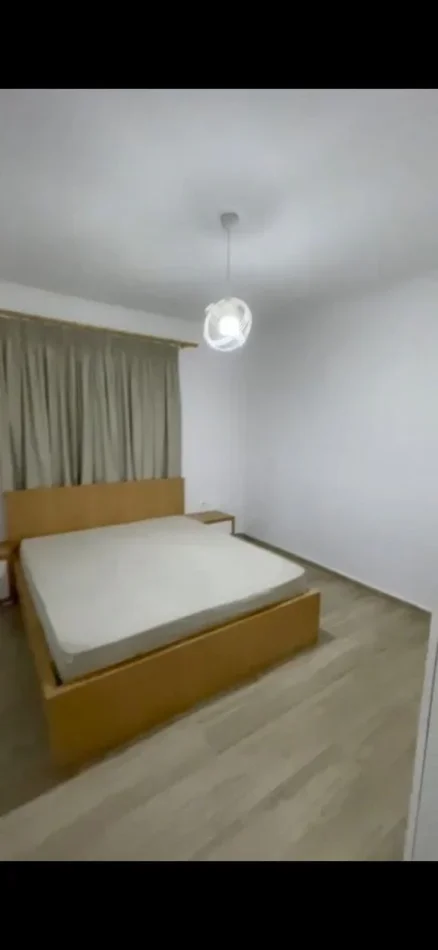 Tirane, jepet me qera apartament 1+1 Kati 1, 65 m² 500 € (Rruga Deshmoret E Fekenit)