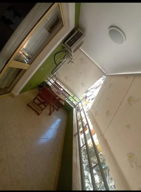 Tirane, jepet me qera apartament 1+1 Kati 2, 70 m² 700 € (Rruga Myslym Shyri)