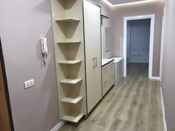 Tirane, jepet me qera apartament 1+1 Kati 2, 70 m² 700 € (Rruga Myslym Shyri)