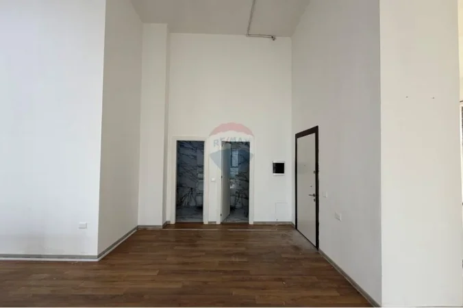Tirane, jepet me qera zyre Kati 1, 220 m² 1.500 € (Rruga Xhanfize Keko)