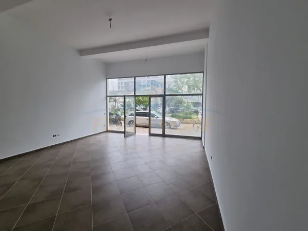 Tirane, jepet me qera ambjent biznesi , 50 m² 400 € (Unaza e re)