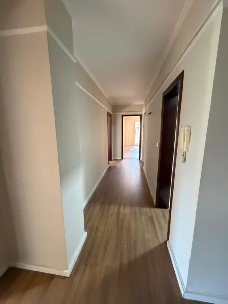 Tirane, jepet me qera apartament 4+1+Aneks+Ballkon Kati 4, 177 m² 1.800 € (ish blloku)