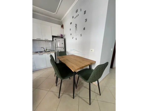 Tirane, jepet me qera apartament 2+1+Ballkon Kati 4, 80 m² 650 € (rruga riza cerova)