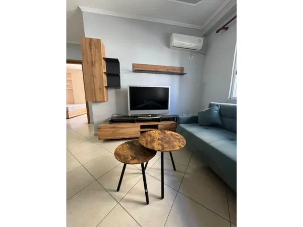 Tirane, jepet me qera apartament 2+1+Ballkon Kati 4, 80 m² 650 € (rruga riza cerova)