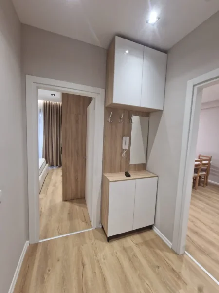 Tirane, jepet me qera apartament 1+1 , 70 m² 550 € (Astir , Urban Gate)