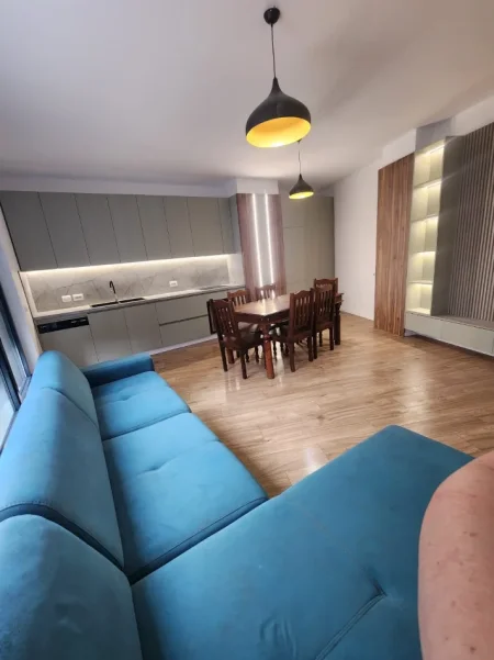 Tirane, jepet me qera apartament 2+1 Kati 4, 85 m² 900 € (Kopshti Zoologjik)