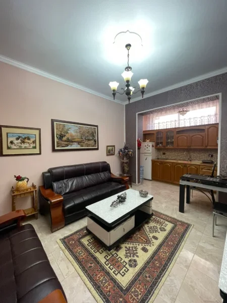 Tirane, jepet me qera apartament 2+1+Ballkon Kati 2, 86 m² 700 € (Stadiumi Dinamo)