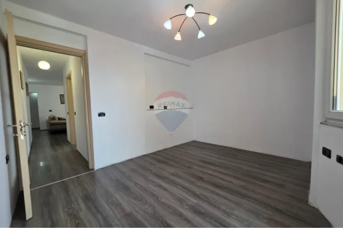 Tirane, shitet apartament 2+1+Ballkon Kati 6, 73 m² 195.000 € (Ish Fusha e Aviacionit,)