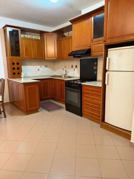 Tirane, jepet me qera apartament 2+1 Kati 7, 92 m² 700 € 