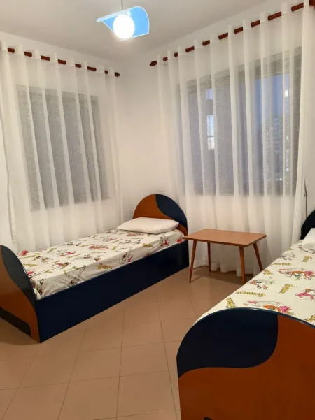 Tirane, jepet me qera apartament 2+1 Kati 7, 92 m² 700 € 