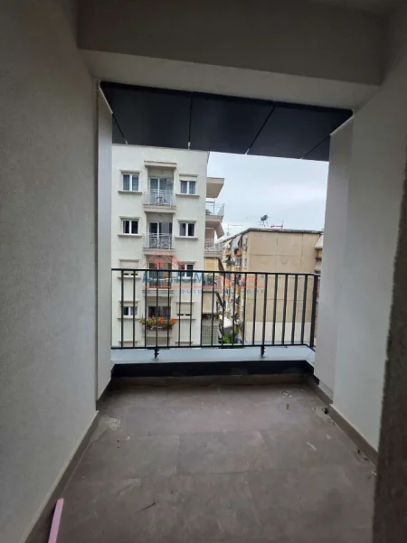 Tirane, jepet me qera zyre Kati 4, 69 m² 500 € (21 Dhjetori)