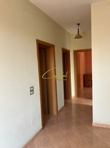 Tirane, jepet me qera Vile 3+1 Kati 2, 200 m² 500 € (FRESKU)