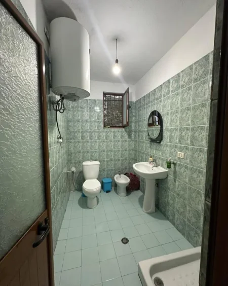 Tirane, jepet me qera apartament 2+1 Kati 0, 300 € (Shkolla Murat Toptani)