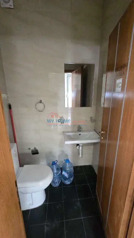 Tirane, jepet me qera zyre Kati 2, 120 m² 1.200 € (Rruga e Dibres)