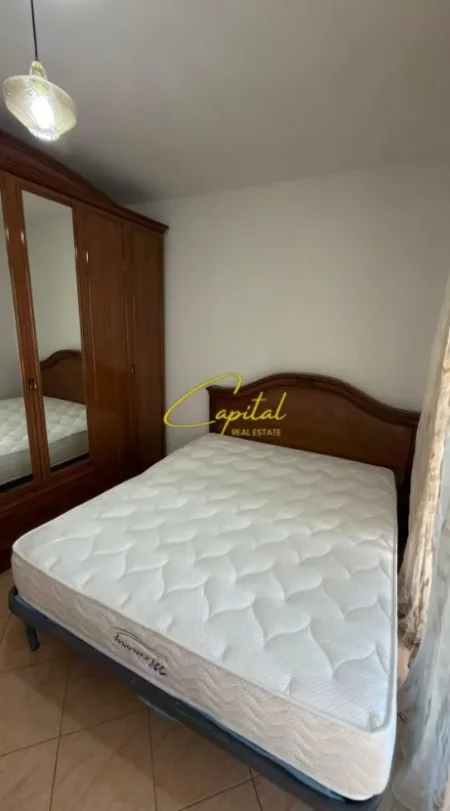 Tirane, jepet me qera apartament 1+1 Kati 4, 60 m² 450 € (PALLATI ME SHIGJETA)