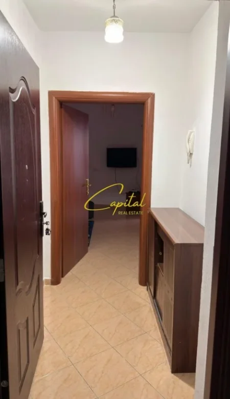 Tirane, jepet me qera apartament 1+1 Kati 4, 60 m² 450 € (PALLATI ME SHIGJETA)