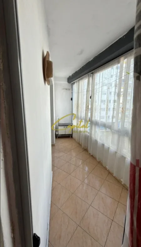 Tirane, jepet me qera apartament 1+1 Kati 4, 60 m² 450 € (PALLATI ME SHIGJETA)