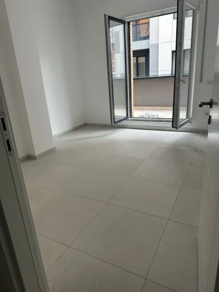 Shqiperi, jepet me qera ambjent biznesi Kati 1, 105 m² 600 € (Blv Nene Tereza, Kamez sapo kalon Bashkine)