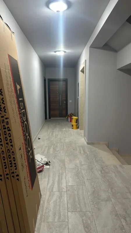 Shqiperi, jepet me qera ambjent biznesi Kati 1, 105 m² 600 € (Blv Nene Tereza, Kamez sapo kalon Bashkine)
