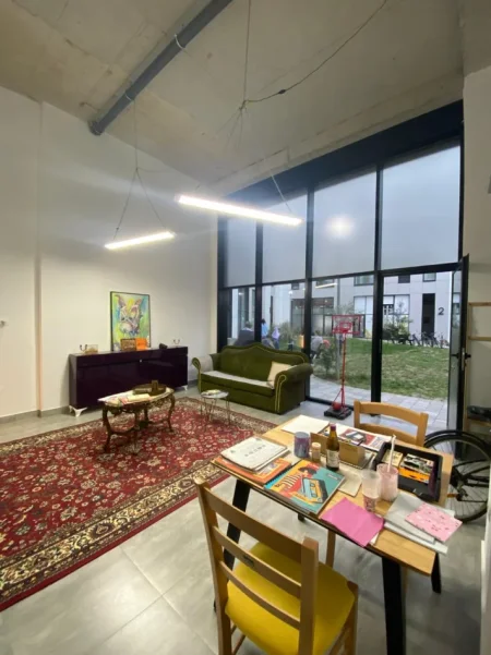 Tirane, jepet me qera ambjent biznesi Kati 0, 37 m² 315 € (Jordan Misja)