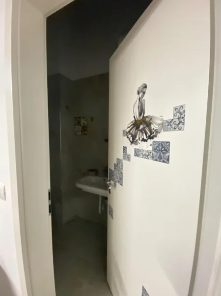 Tirane, jepet me qera ambjent biznesi Kati 0, 37 m² 315 € (Jordan Misja)