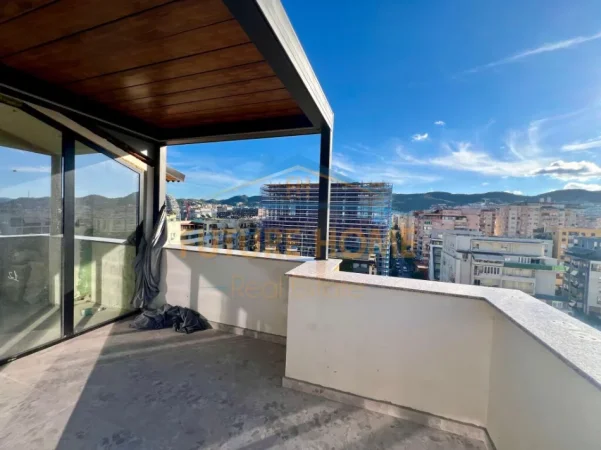 Tirane, shes apartament duplex 2+1+Ballkon Kati 10, 180 m² 370.000 € (Komuna e Parisit)
