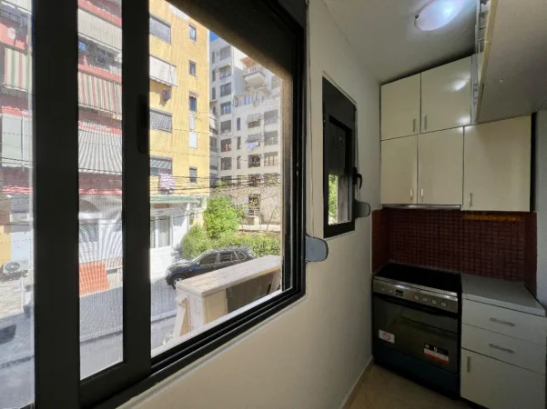 Tirane, jepet me qera apartament 1+1+Ballkon Kati 2, 60 m² 500 € (Ish tregu elektrik)