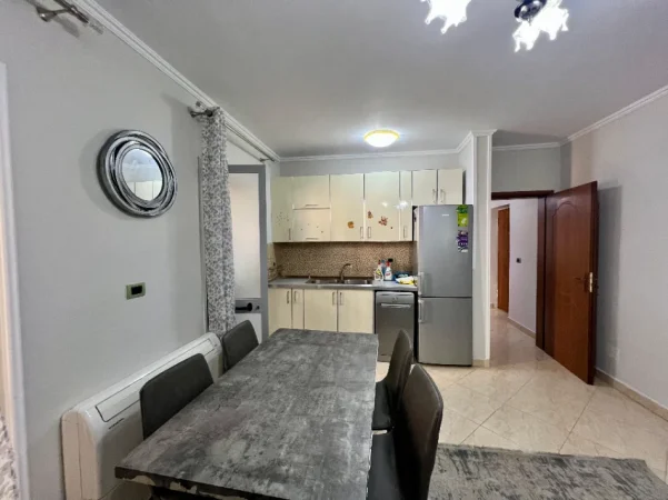 Tirane, jepet me qera apartament 1+1+Ballkon Kati 2, 60 m² 500 € (Ish tregu elektrik)