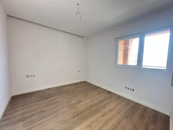 Tirane, shitet apartament 2+1 Kati 5, 250.000 € (Shkolla e Kuqe)