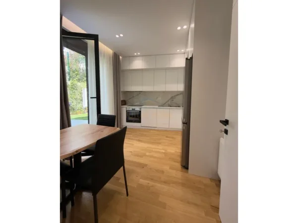 Tirane, jepet me qera Vile 3 Katshe Kati 0, 500 m² 3.500 € (teg)
