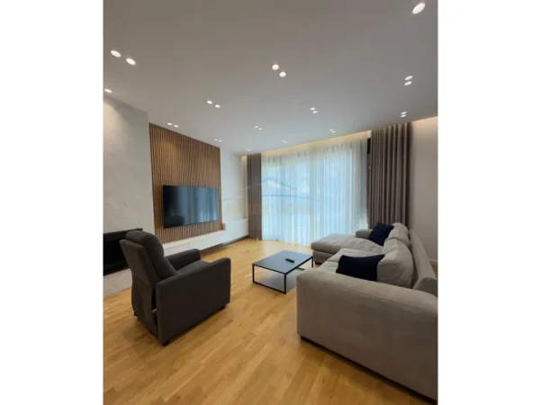 Tirane, jepet me qera Vile 3 Katshe Kati 0, 500 m² 3.500 € (teg)