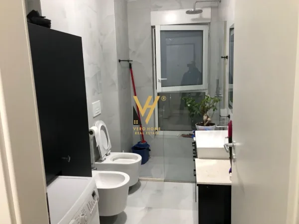Tirane, jepet me qera apartament 1+1+Ballkon Kati 6, 55 m² 420 € (ALI DEMI)