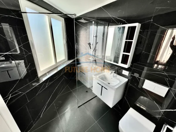 Tirane, jepet me qera apartament 2+1+Ballkon Kati 9, 115 m² 1.000 € (Shkolla e Baletit)