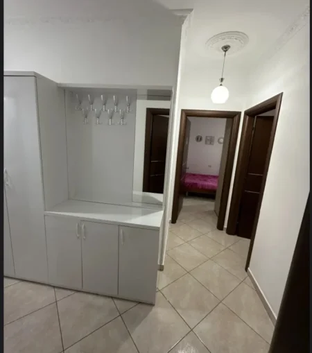 Tirane, jepet me qera apartament 2+1 Kati 2, 100 m² 550 € (ASTIR)